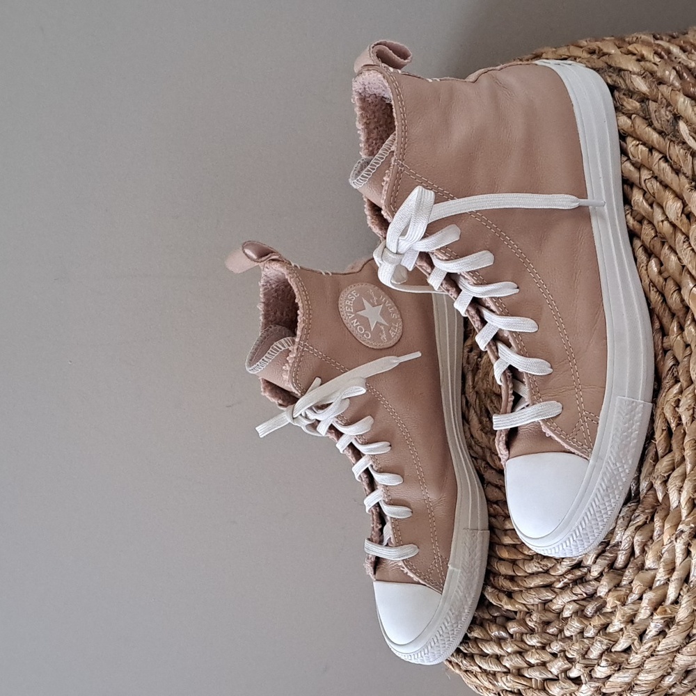 Converse Womens Chuck Taylor Fury Blush Leather High Top Sneakers Fuzzy Inside 8 - Picture 2 of 8